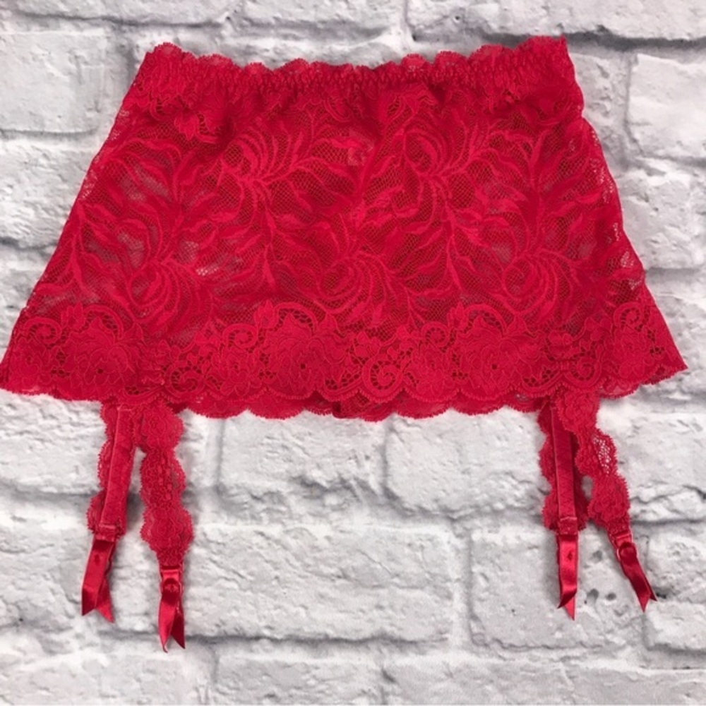 Victoria’s Secret Lace Garter Thong Skirt NWOT Small Red a801